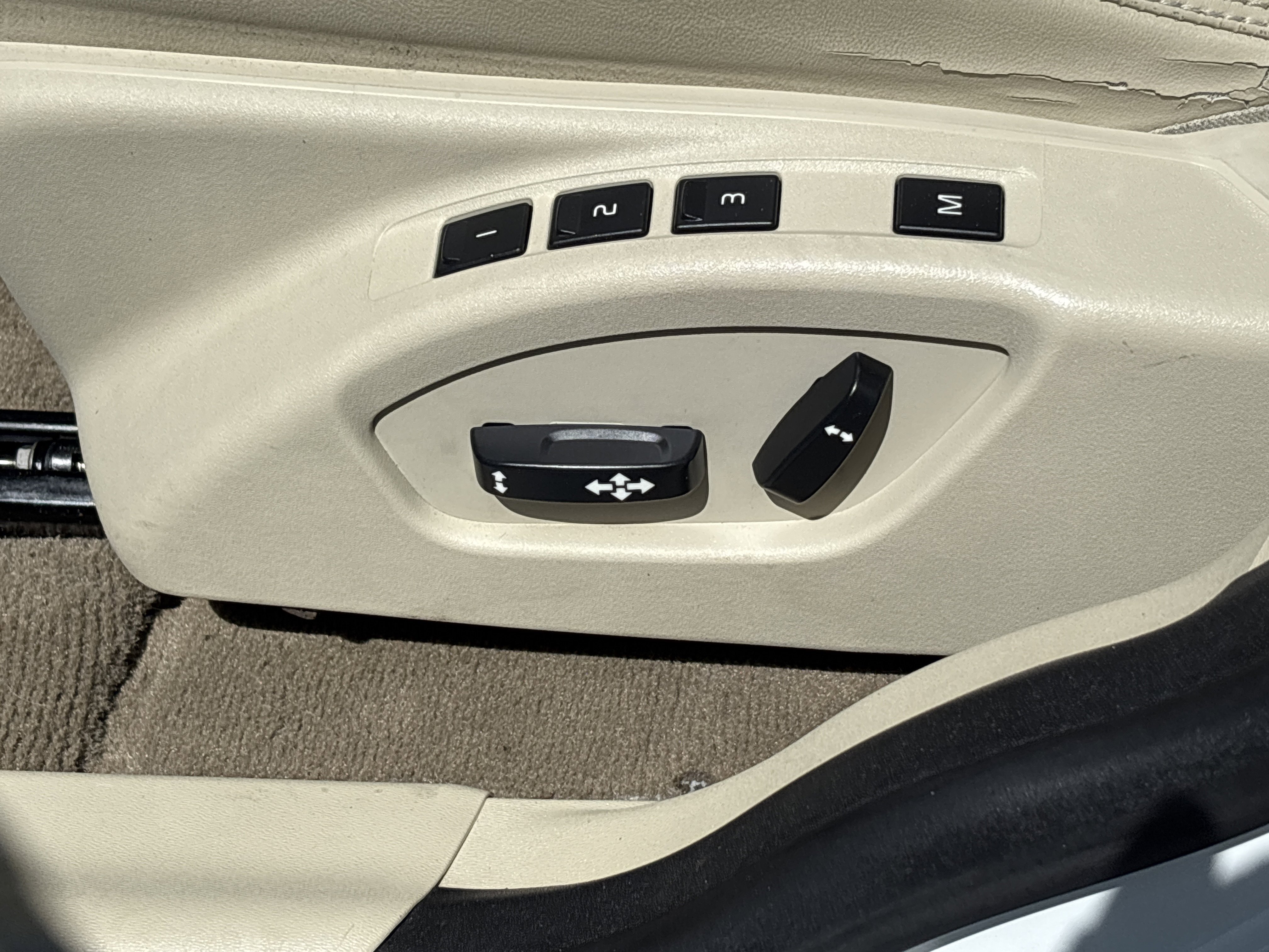 Used 2011 Ice White Volvo 3.0T AWD image 18