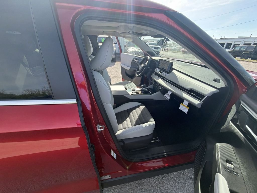 New 2026 Red Mitsubishi SE image 25