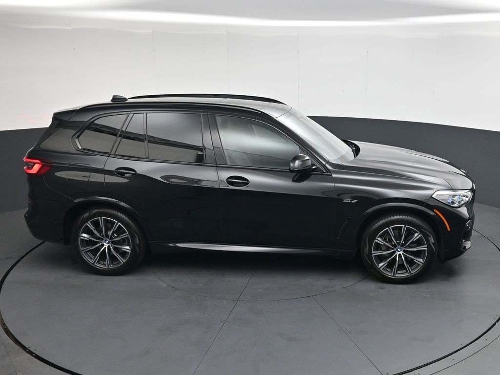 Used 2022 Black Sapphire Metallic BMW xDrive45e image 22