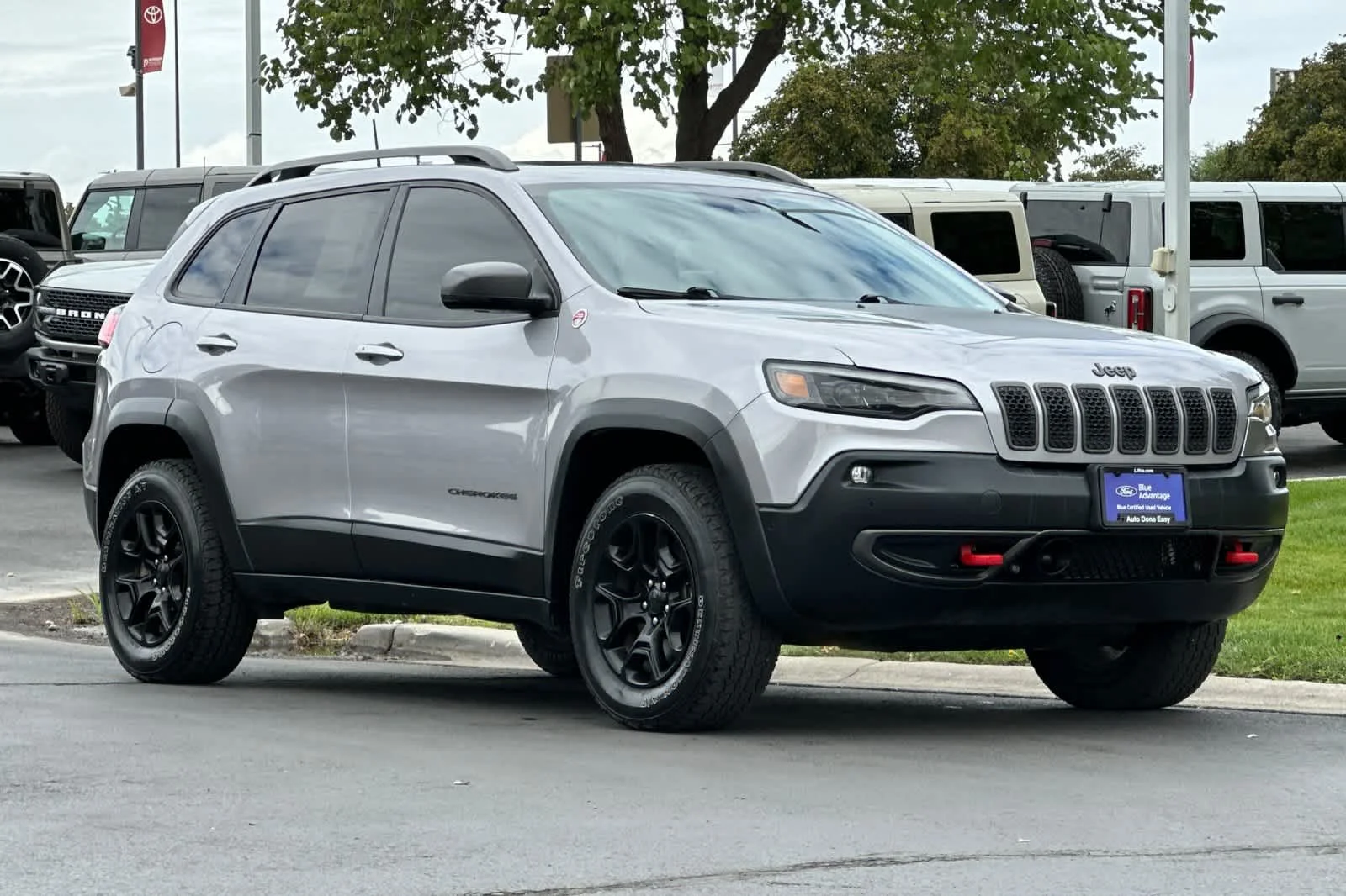 Certified Used 2019 Billet Silver Clearcoat Metallic Jeep Trailhawk Elite image 9