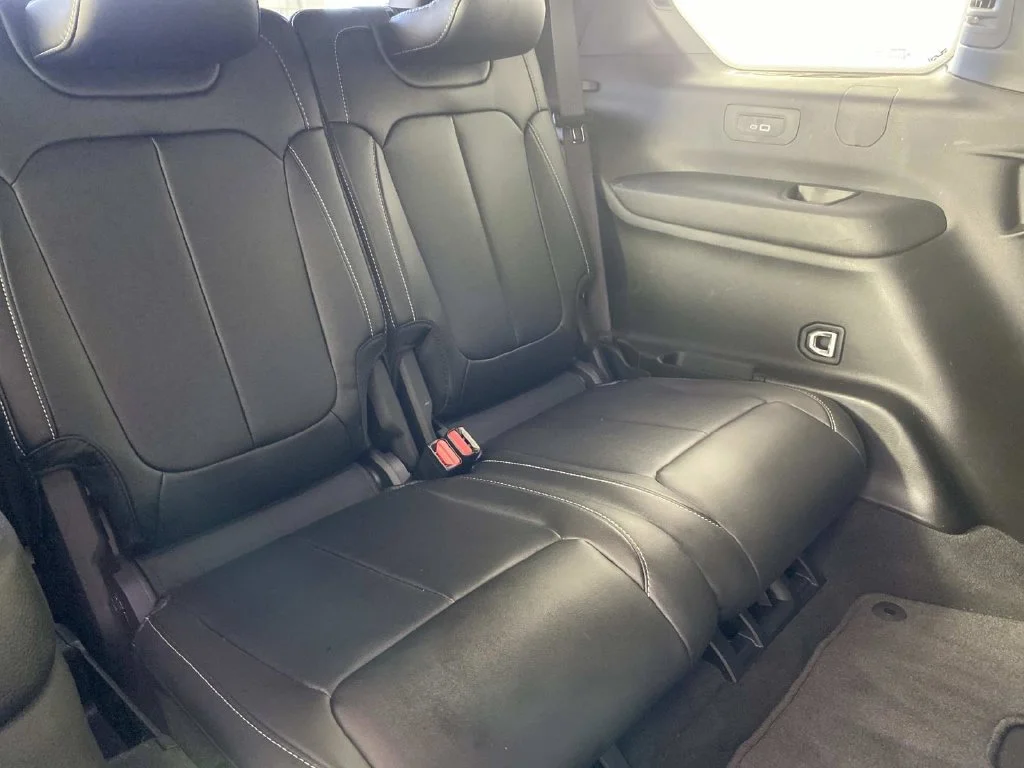 Used 2024 Diamond Black Jeep Limited image 12