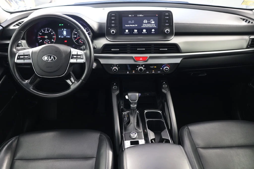 Used 2021 Silver Kia S image 2