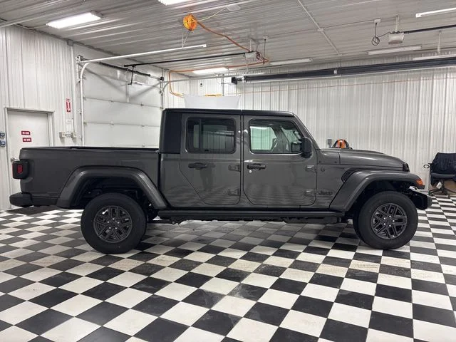 New 2026 Granite Crystal Metallic Clear-Coat Exterior Paint Jeep Sport S image 7