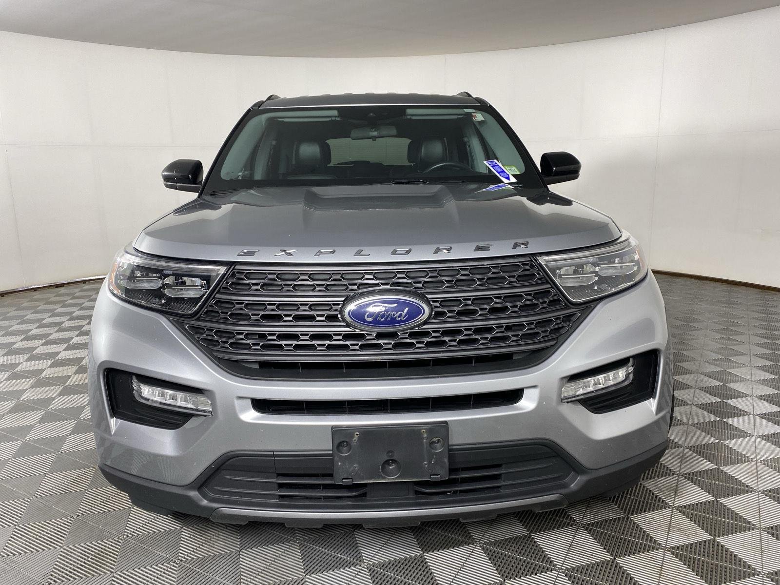 Used 2023 Iconic Silver Ford XLT image 5