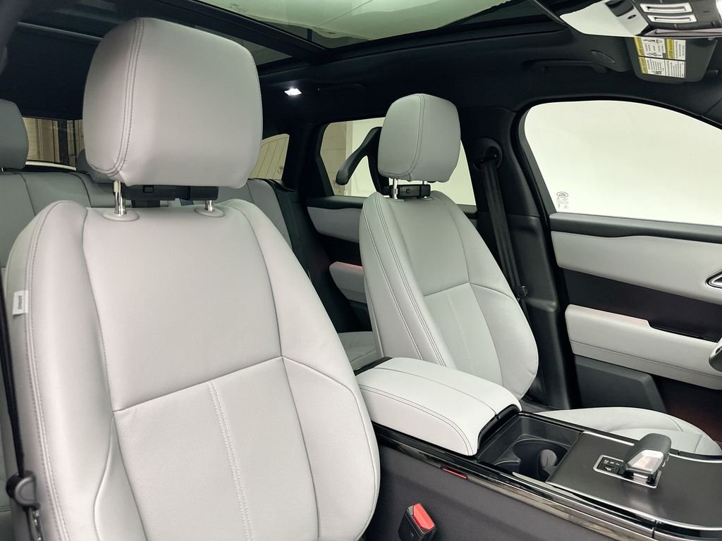 New 2026 Arroios Grey Land Rover P250 Base image 6