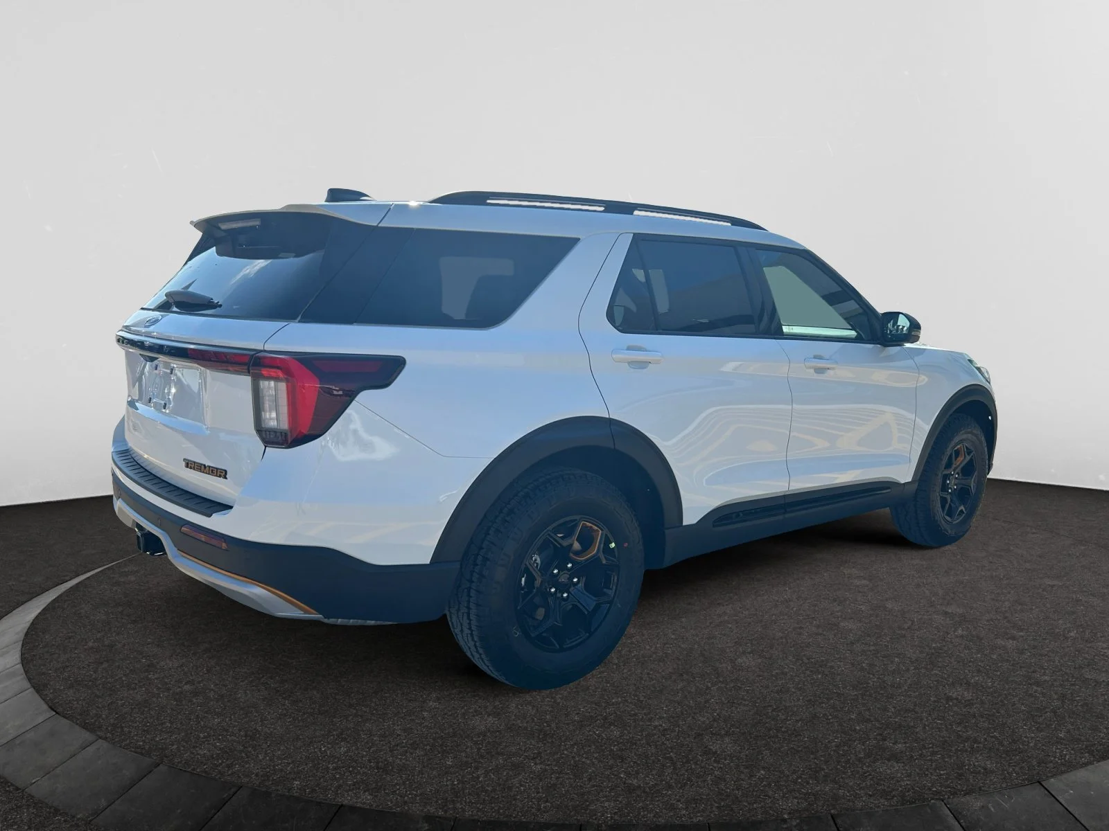 New 2026 STAR WHITE MET TRI-COAT Ford Tremor image 5