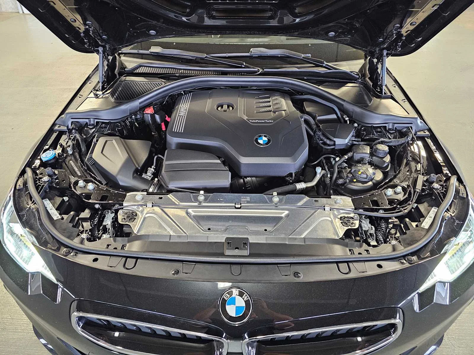 New 2026 Alpine White BMW M60 image 9