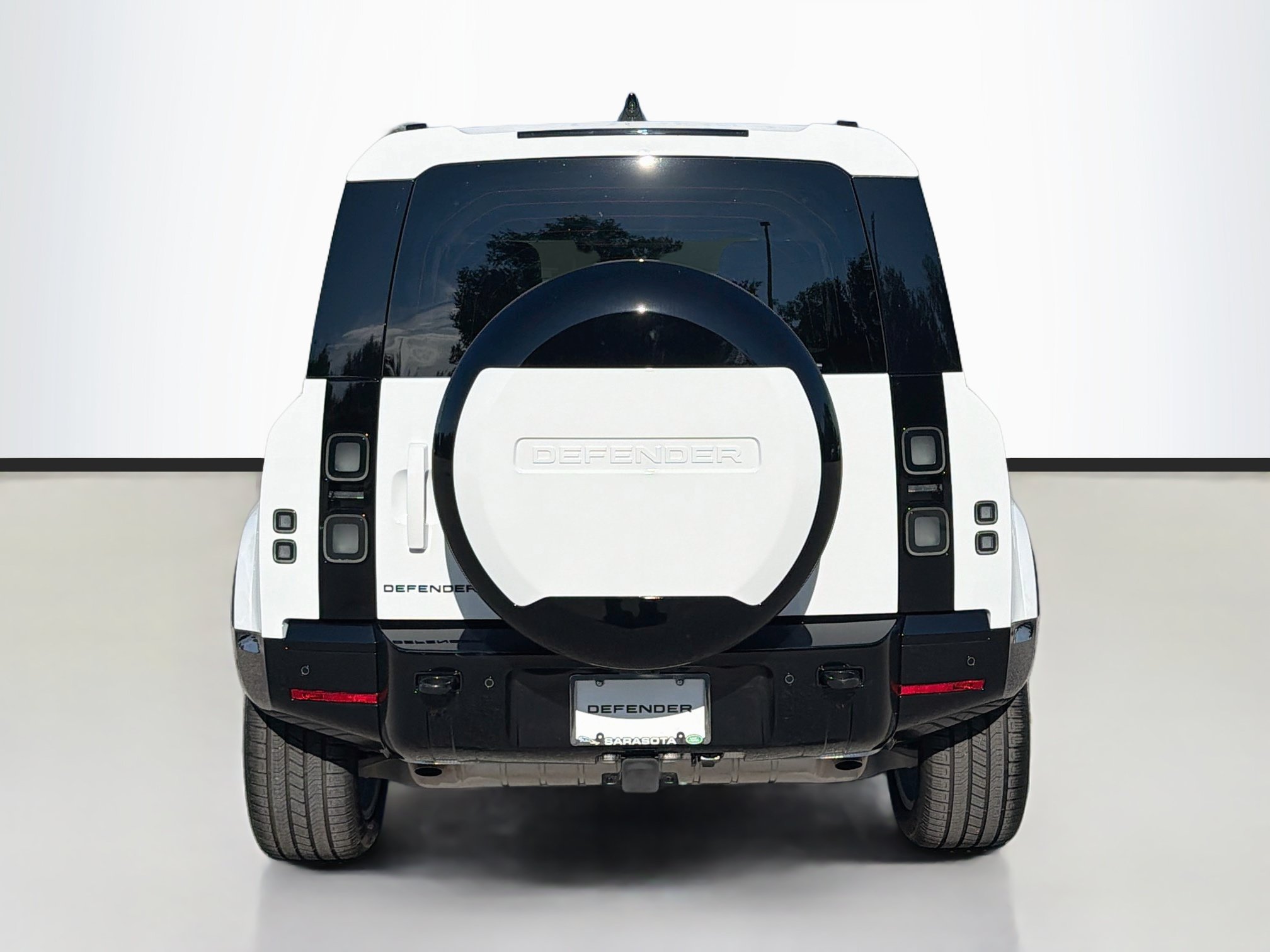 New 2026 Fuji White Land Rover X-Dynamic SE image 4
