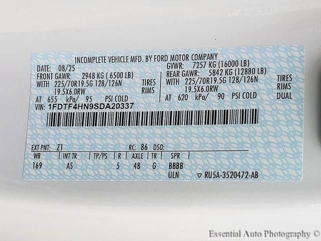 New 2025 Oxford White Ford F-450® XL image 51