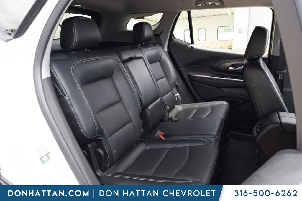 Used 2023 White GMC SLT image 18