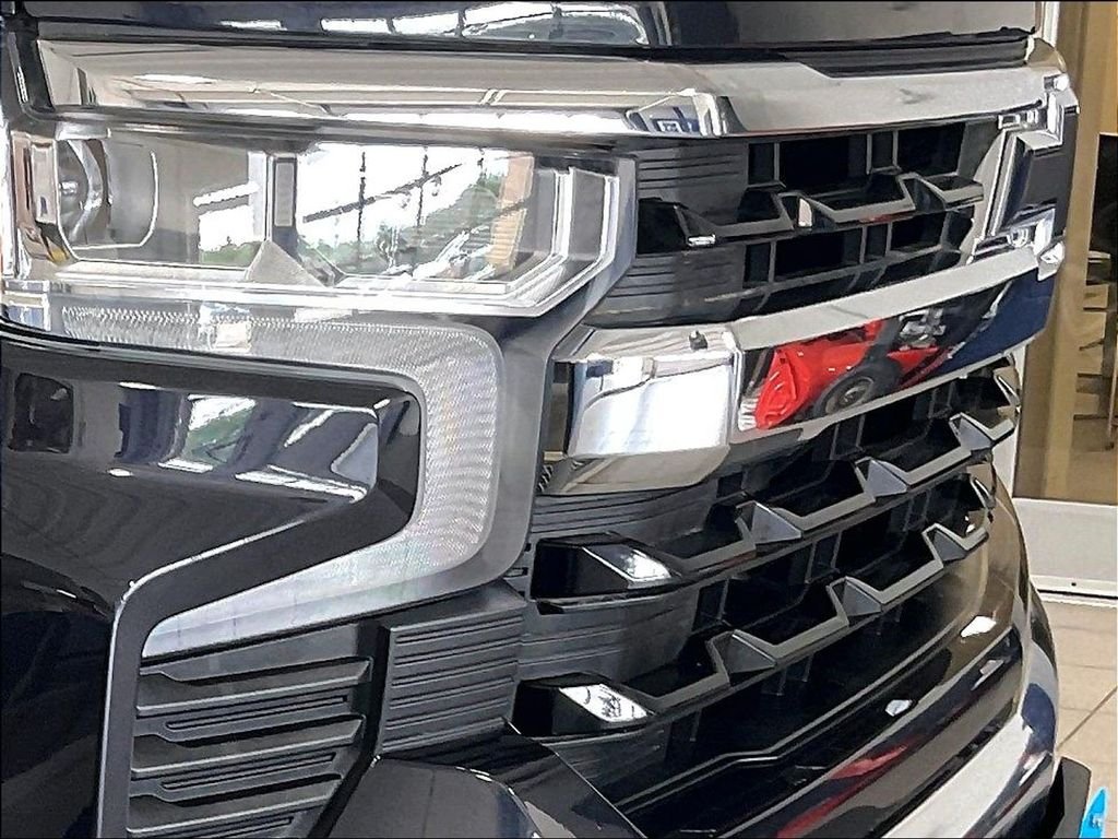 Used 2022 Gray Chevrolet LT image 31