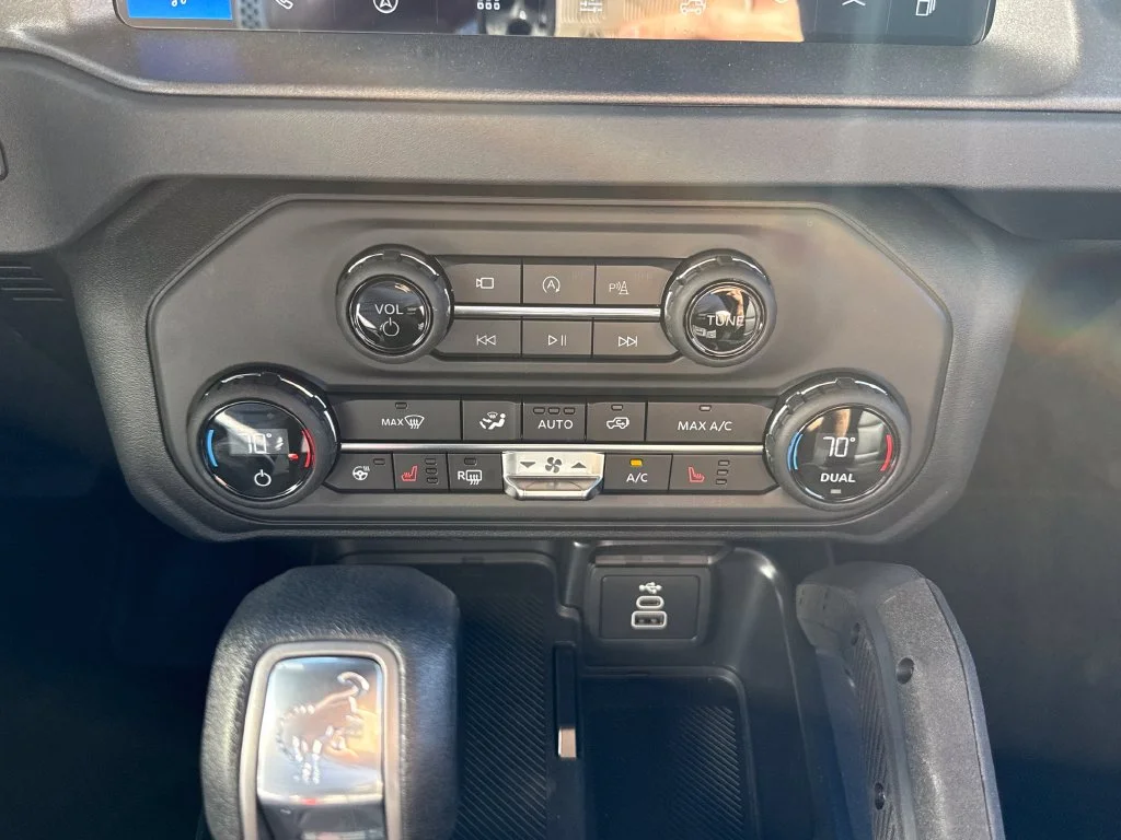 New 2026 Velocity Blue Metallic Ford Badlands® image 23