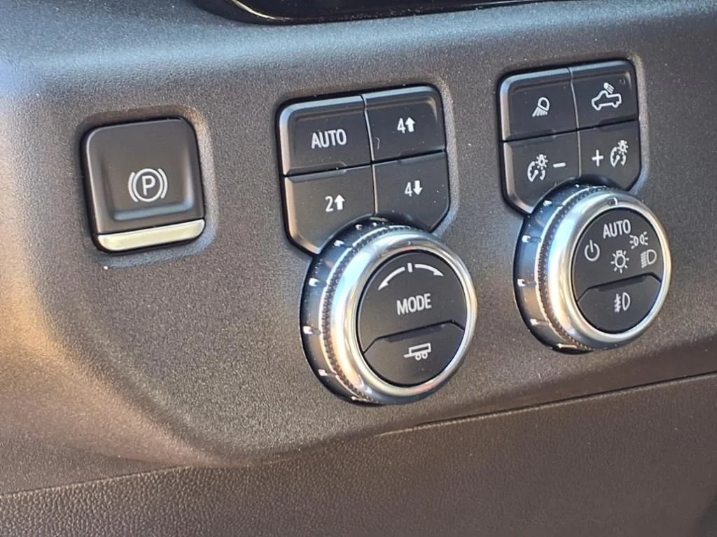 2023 GMC Sierra 1500 SLT - Photo 12