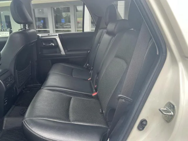 Certified Used 2018 Blizzard Pearl Toyota  image 9