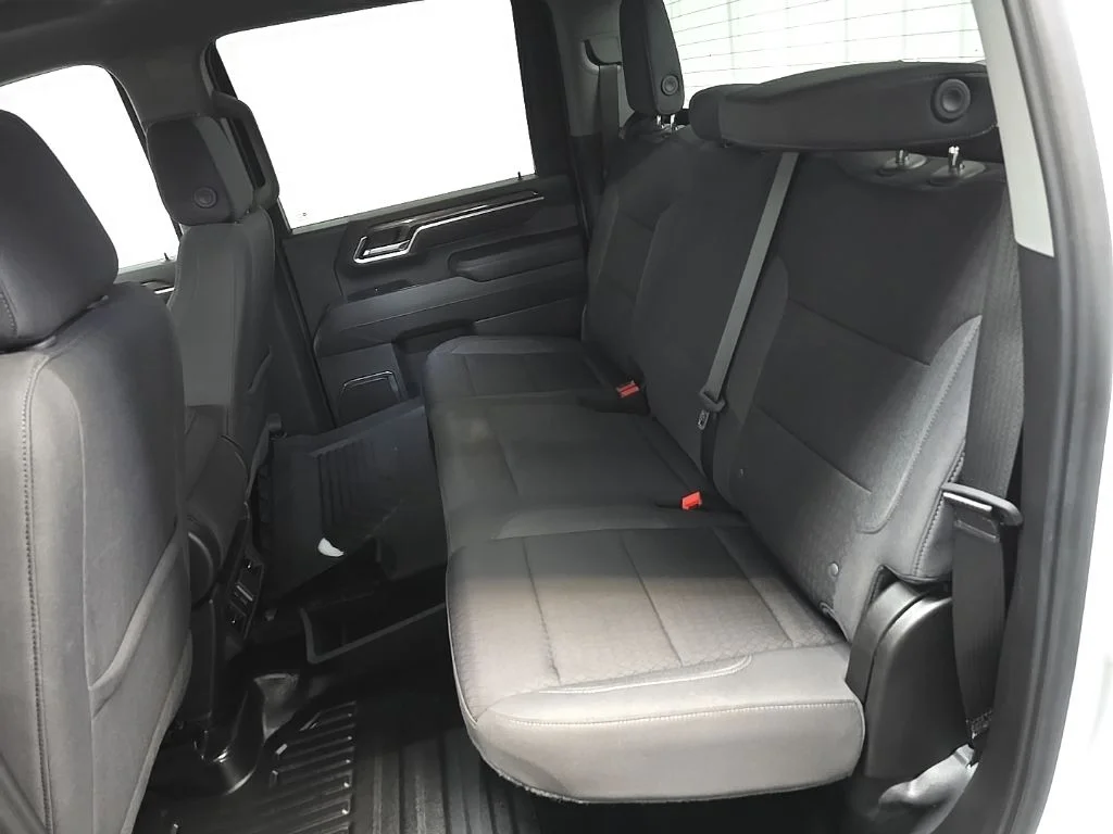 Used 2025 White Chevrolet LT image 31