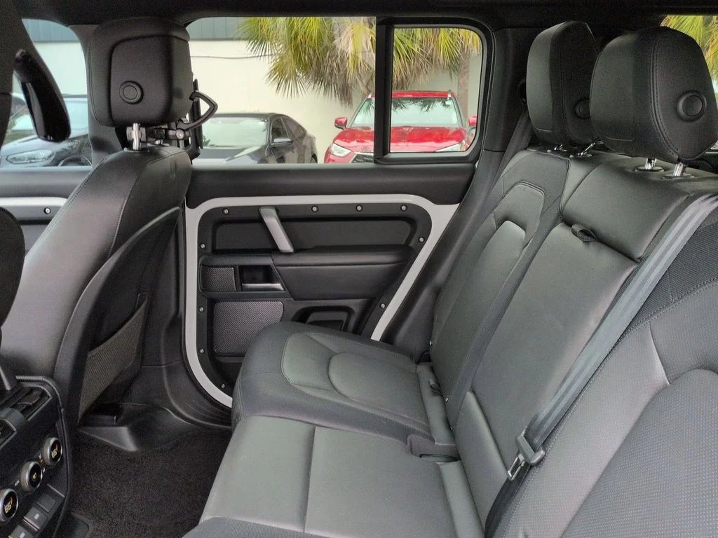 Used 2024  Land Rover X-Dynamic SE image 13