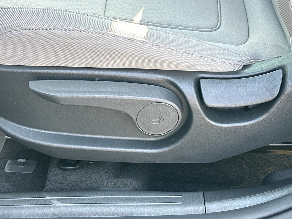 New 2026 Hampton Gray Hyundai SE image 27