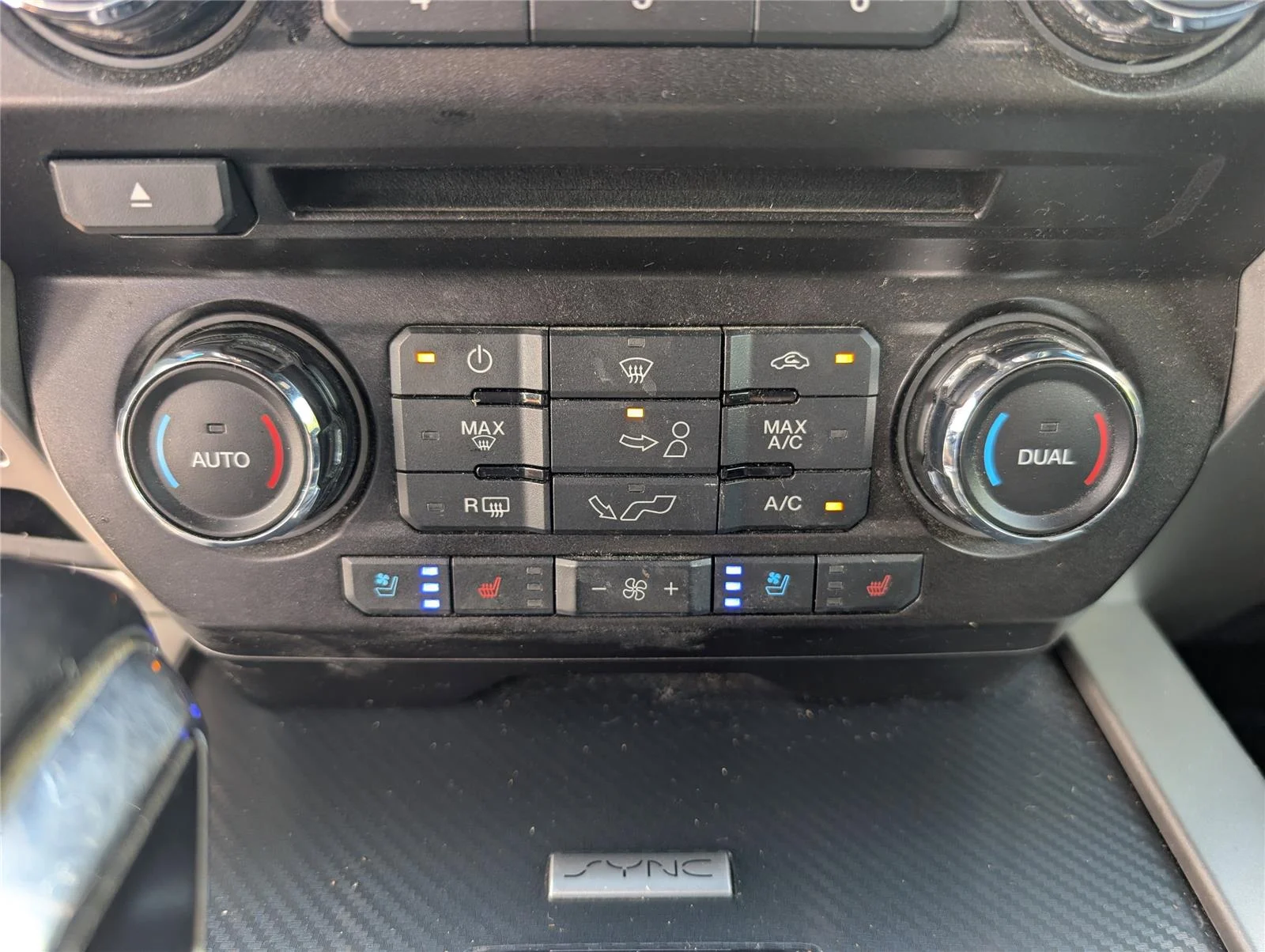 Used 2018 Oxford White Ford LARIAT image 47