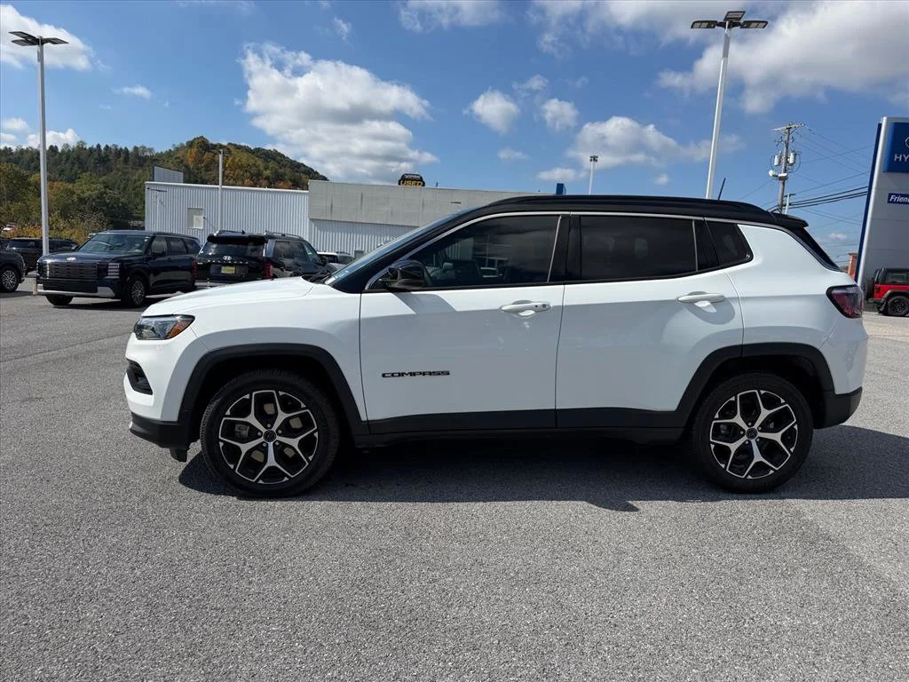 Used 2025 White Jeep Limited image 4