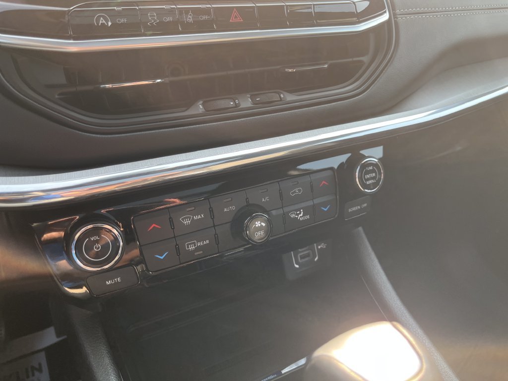 Used 2022 White Jeep High Altitude image 20