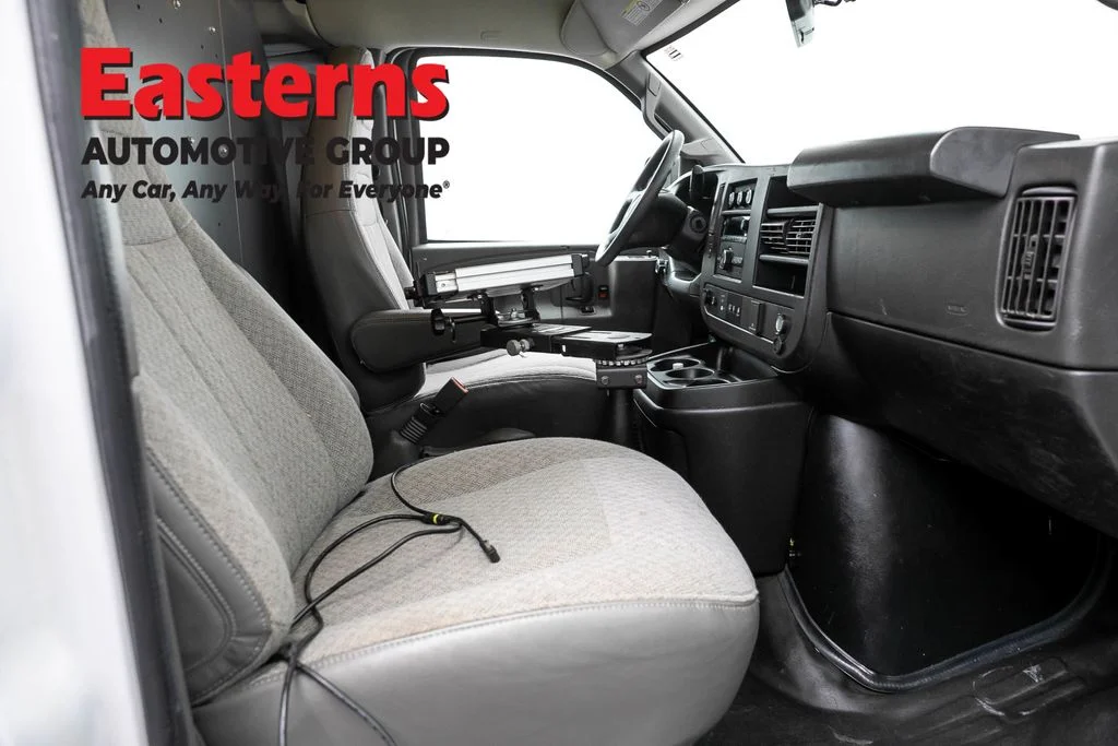 Used 2022 White GMC Work Van image 18