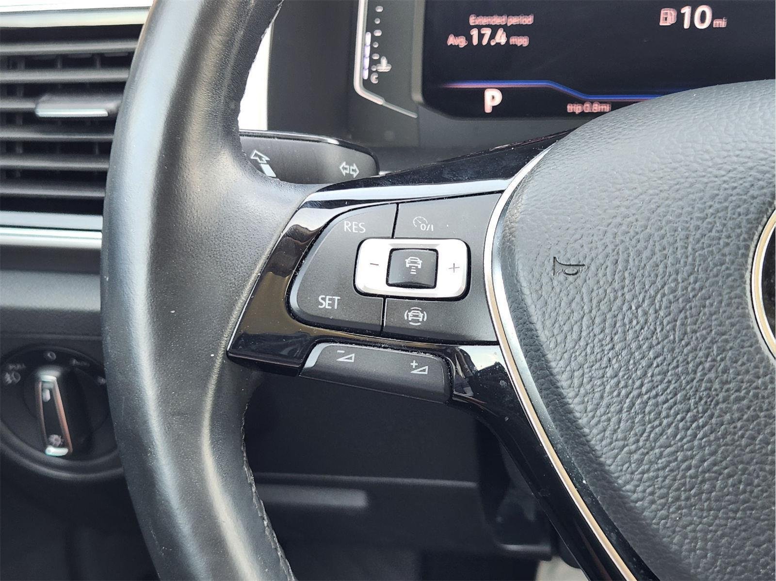 Used 2019 Platinum Gray Metallic Volkswagen 3.6L V6 SEL Premium image 29