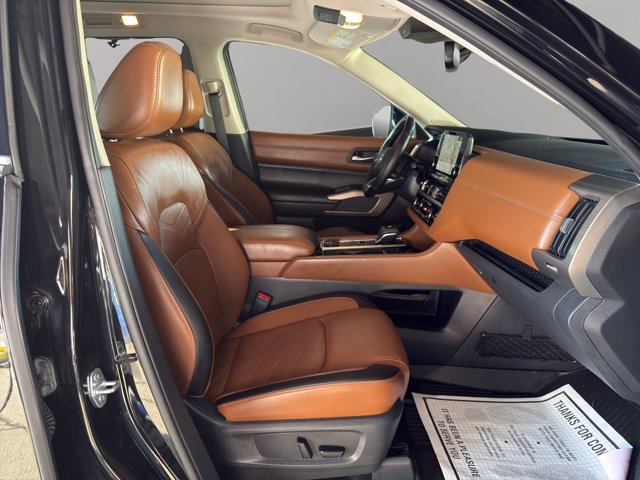 Used 2022 Super Black Nissan Platinum image 17