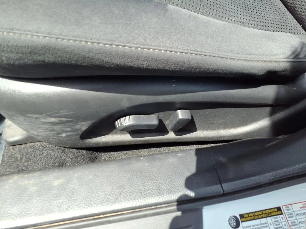 Used 2014 White Nissan 2.5 S image 18