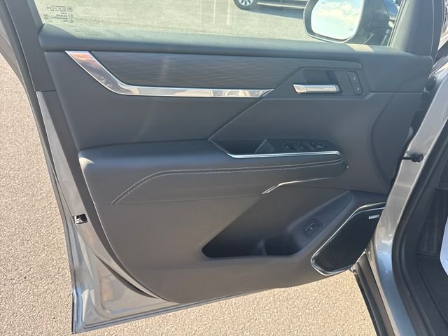 Used 2025 Silver GMC Elevation image 10