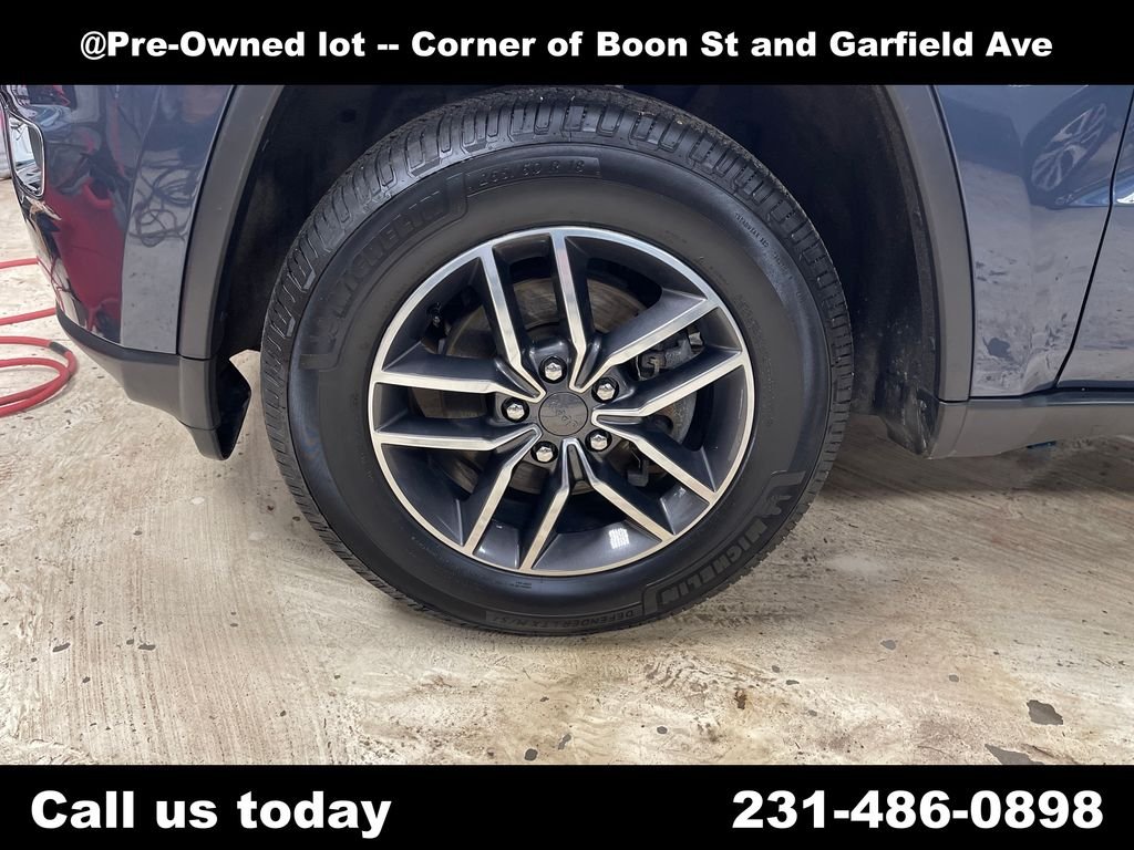 Used 2019 Blue Jeep Limited image 10