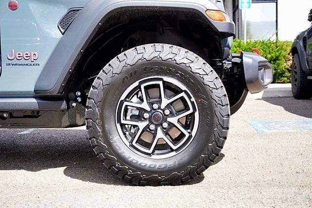 New 2026 Anvil Clear-Coat Exterior Paint Jeep Rubicon image 8