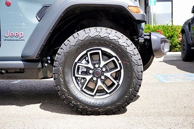 New 2026 Anvil Clear-Coat Exterior Paint Jeep Rubicon image 8