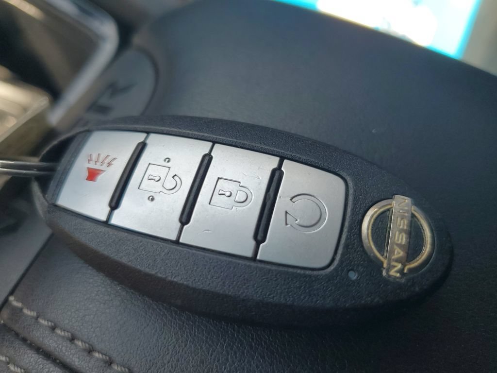 Used 2022 Blue Nissan SV 4WD image 27