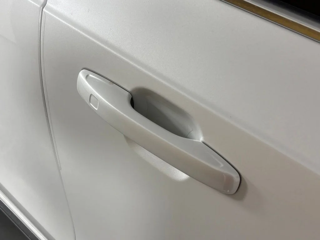 Certified Used 2025 Crystal White Volvo Plus image 10