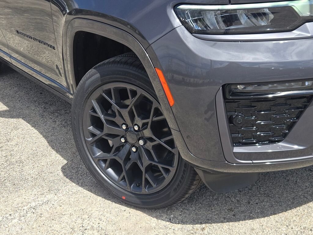 New 2026 Baltic Gray Metallic Clear-Coat Exterior Paint Jeep Summit image 5