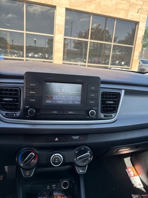 Used 2018 White Kia S image 2