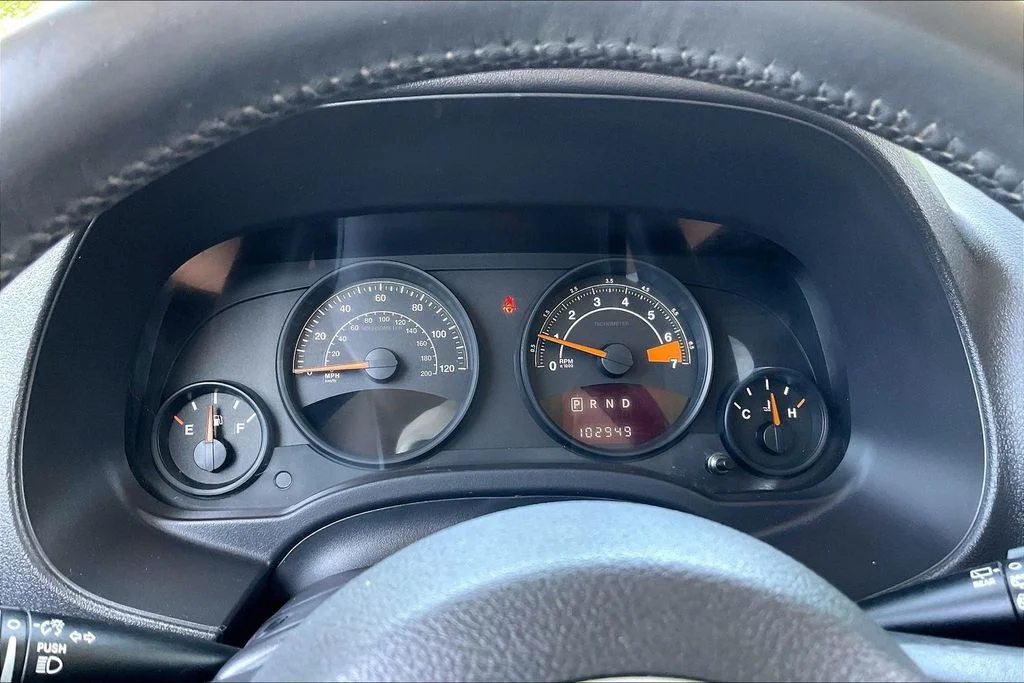 Used 2015 Gray Jeep Latitude image 16