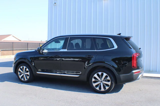 Used 2022 Ebony Black Kia EX image 3