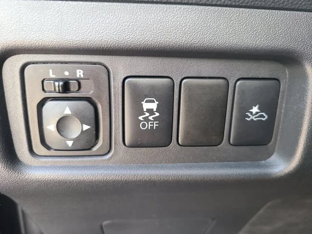 Used 2024  Mitsubishi ES image 20