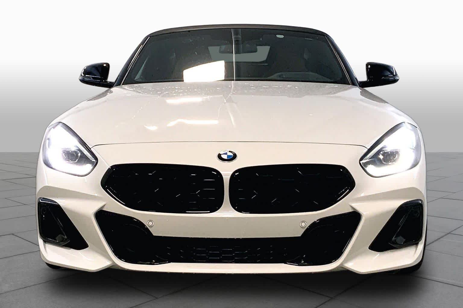 New 2026 Alpine White BMW sDrive30i image 3