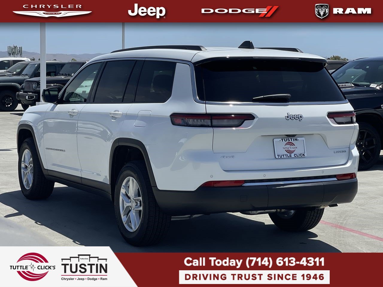 New 2026 Bright White Clear-Coat Exterior Paint Jeep Laredo X image 4