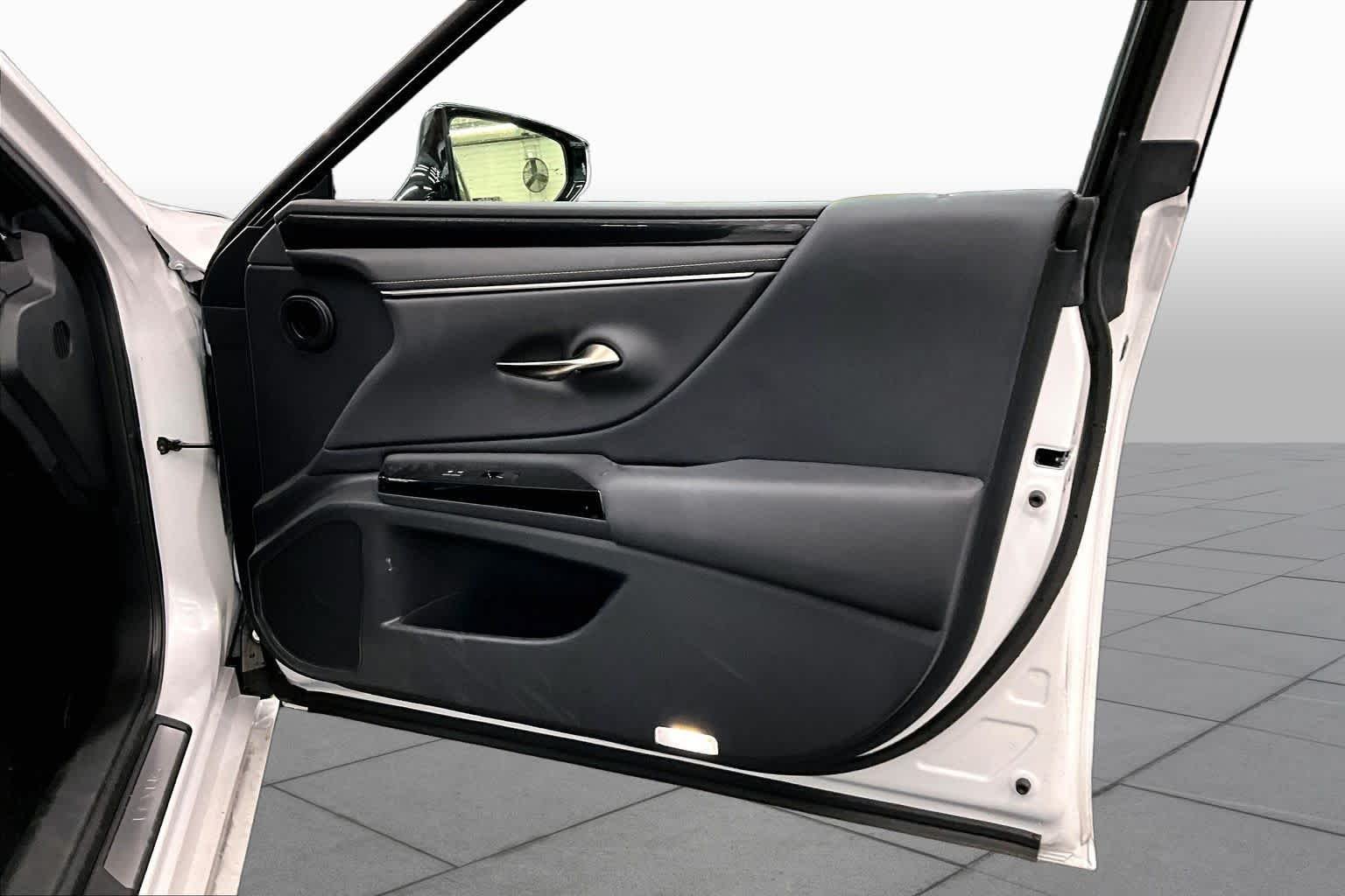 Certified Used 2025 Eminent White Pearl Lexus  image 22
