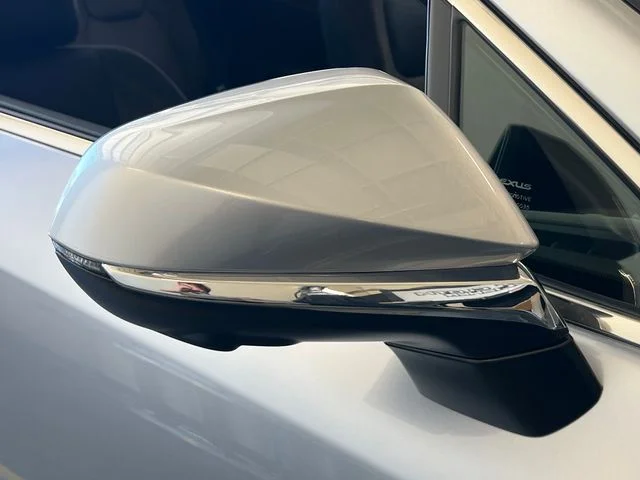 Certified Used 2025 Iridium Lexus 450h+ Luxury image 17