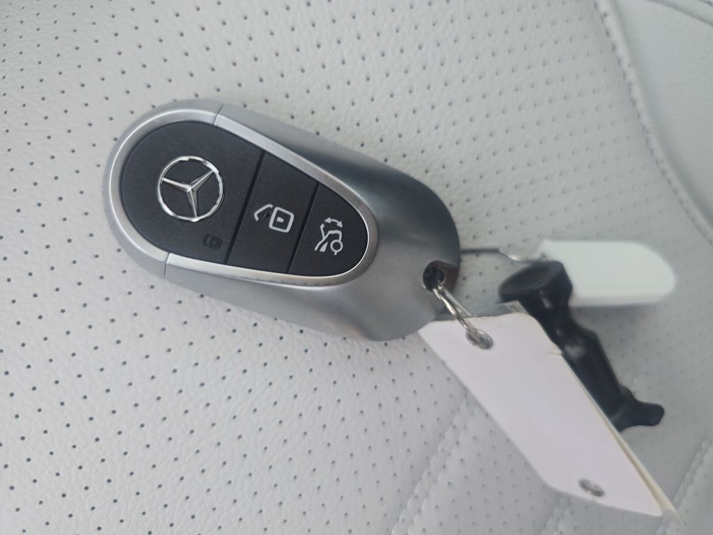 New 2026 Graphite Grey Metallic Mercedes-Benz GLC 300 image 27