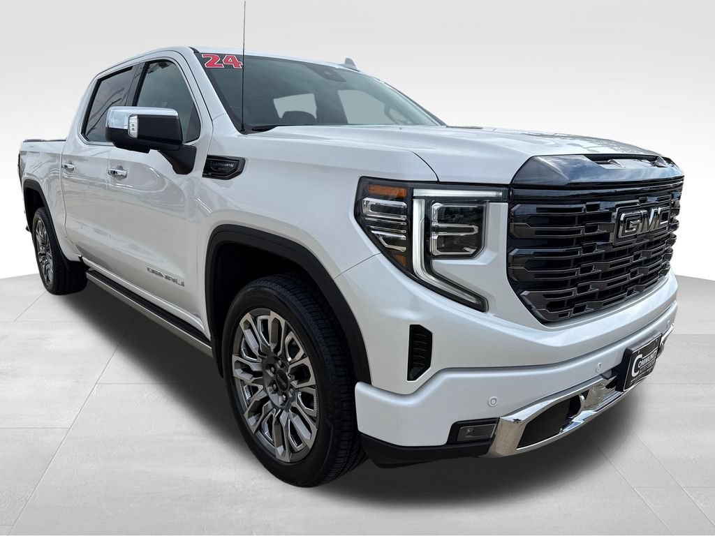 Used 2024 White Frost Tricoat GMC Denali Ultimate image 10