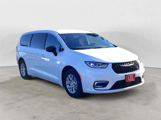 New 2026 Bright White Clearcoat Chrysler SELECT image 8