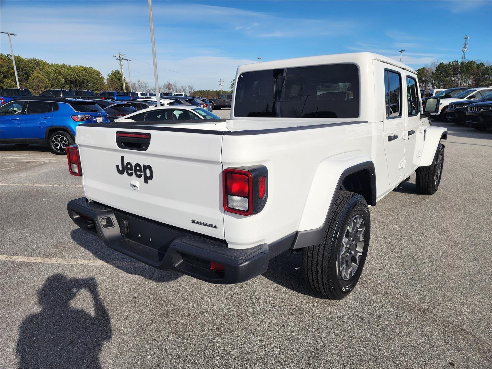 New 2026 Bright White Clear-Coat Exterior Paint Jeep Sahara image 6