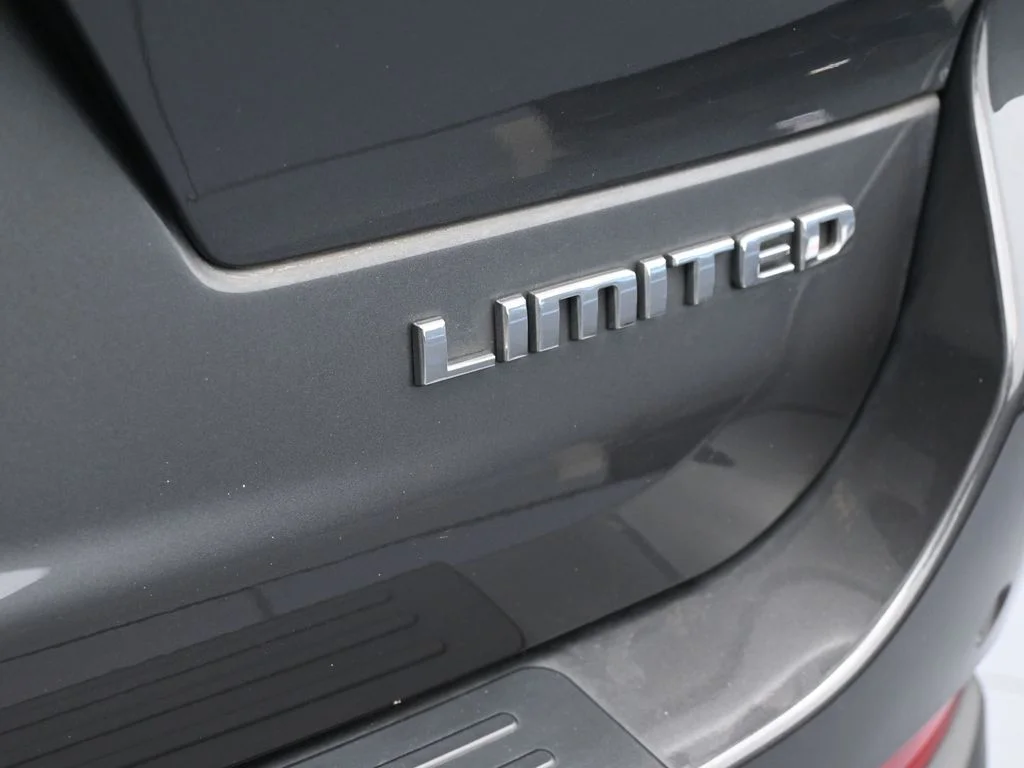 Used 2023 Baltic Gray Metallic Clearcoat Jeep Limited image 38