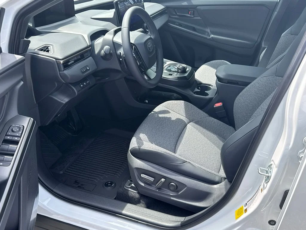 New 2026 Wind Chill Pearl Toyota XLE image 9