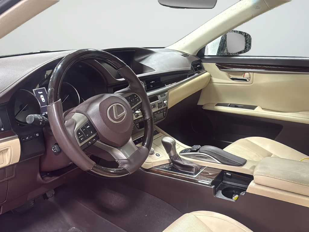 Used 2017 White Lexus 350 image 9